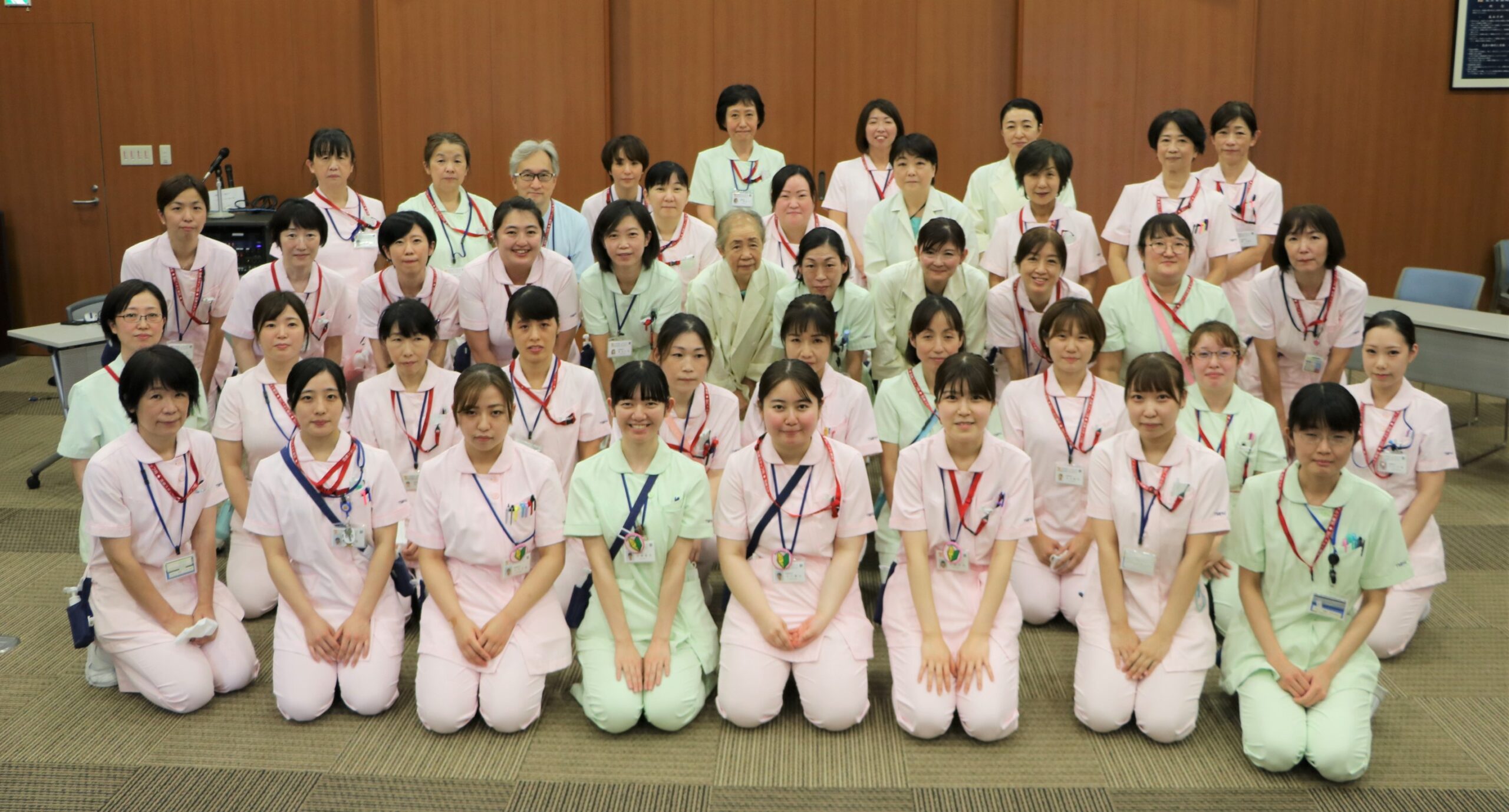 介護士集合 介護福祉士について | 東京警察病院 医療関係者向けサイト